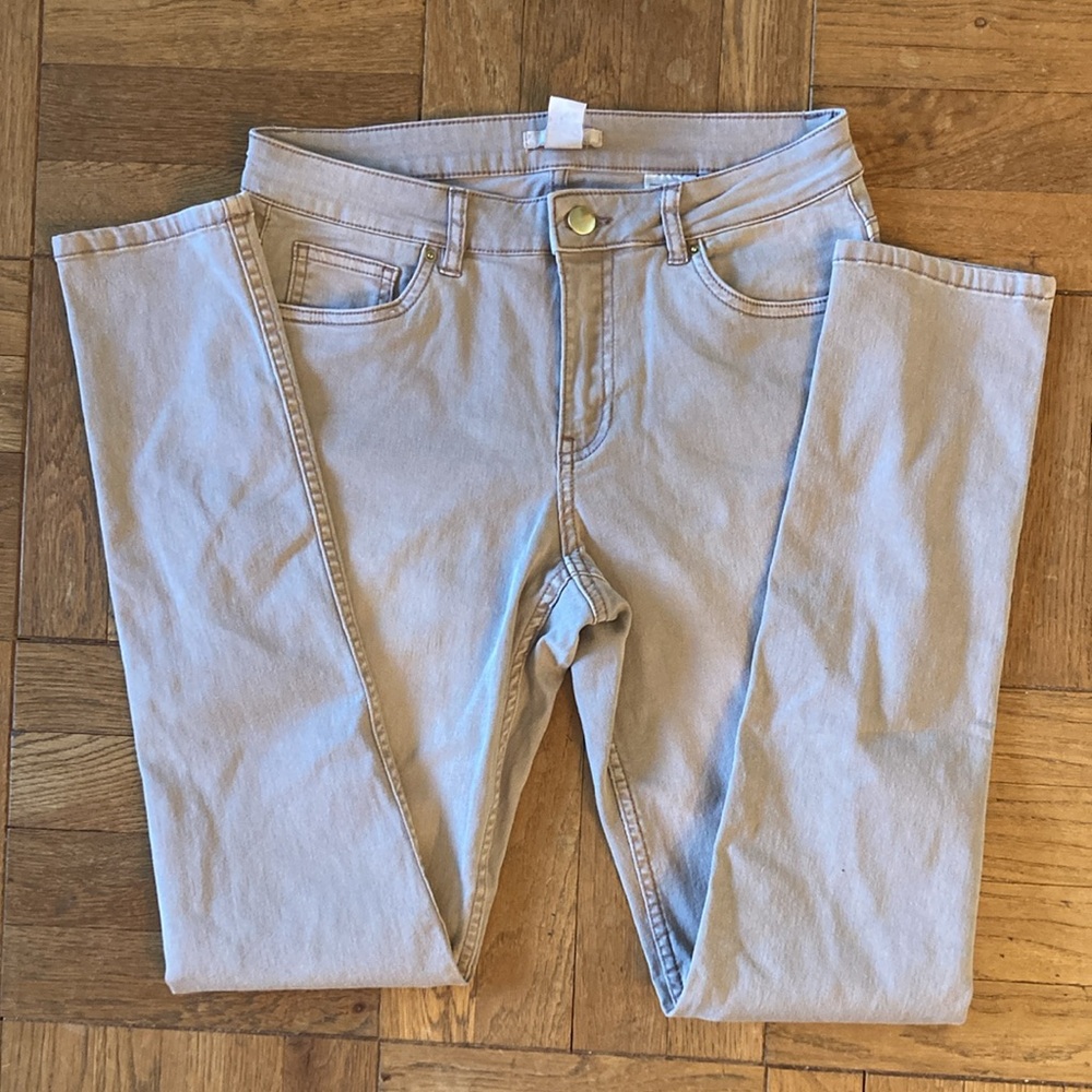 H&M never worn mauve mid rise stretchy skinny jeans. Marked 10, but fit 4